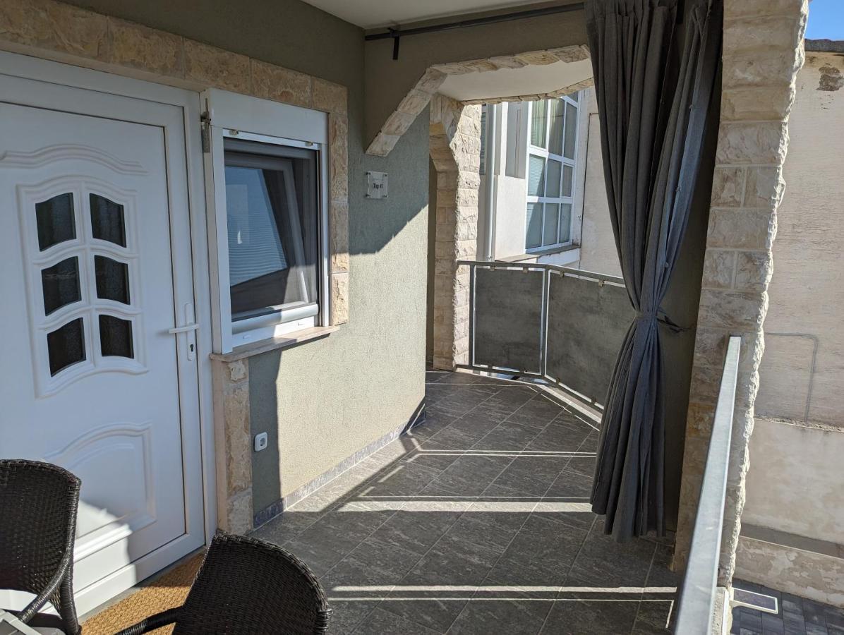 Apartment Lipa Vir Exterior foto
